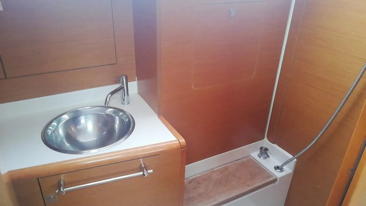 Sun Odyssey 439 Captain Tzinos
