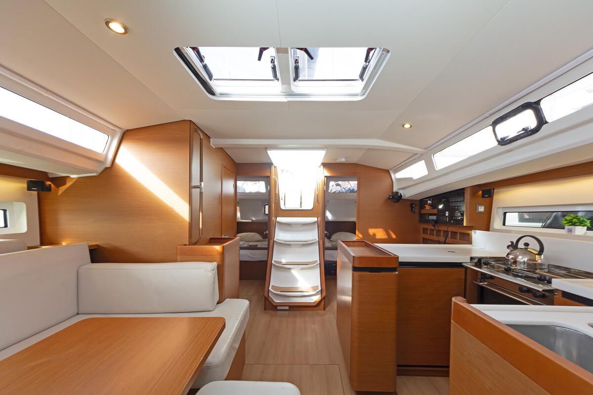 Sun Odyssey 440 JOLLY ROGER