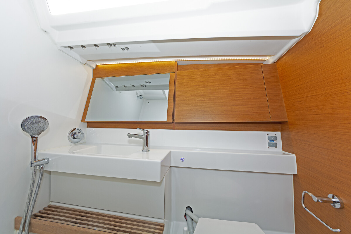 Sun Odyssey 440 JOLLY ROGER