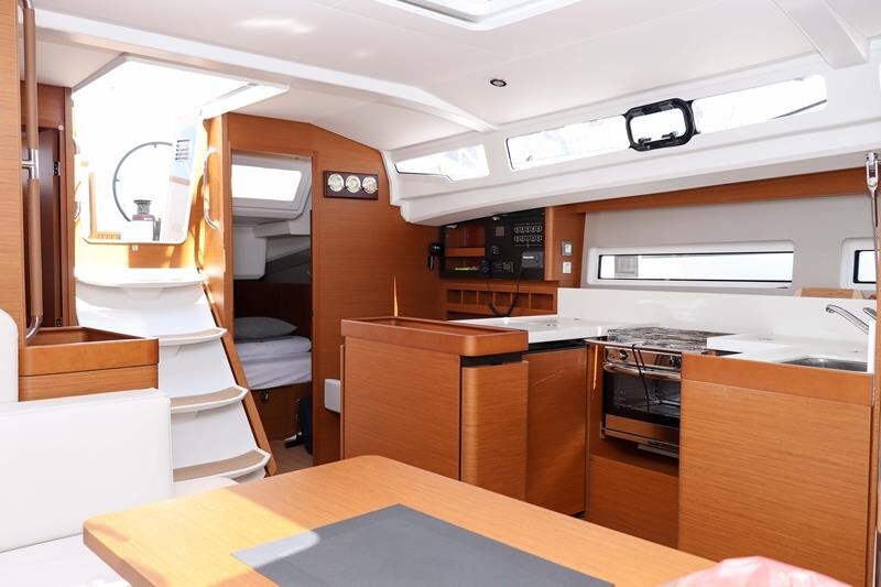 Sun Odyssey 440 Ana