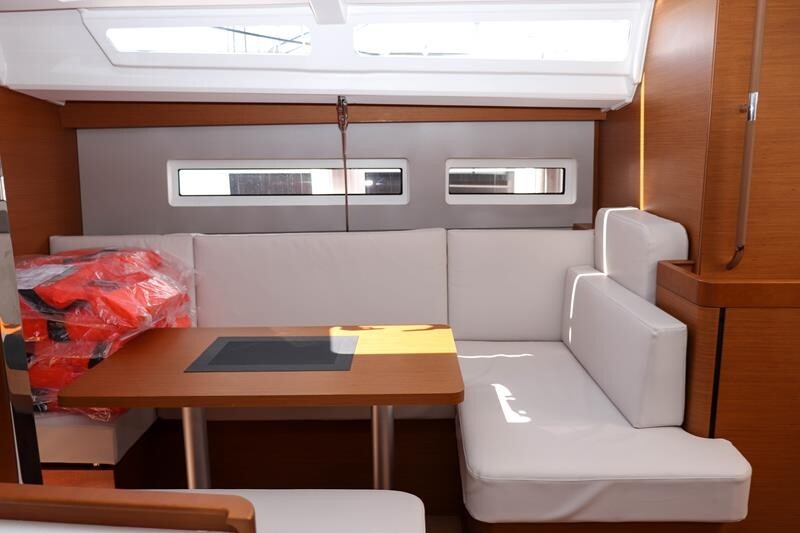 Sun Odyssey 440 Ana