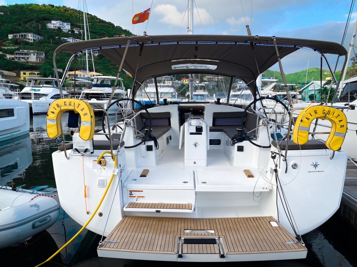 Sun Odyssey 440 Air Guitar