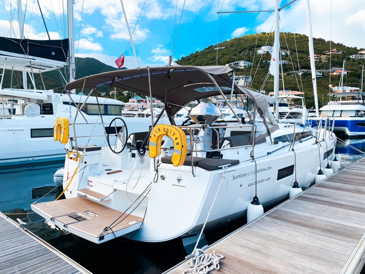 Sun Odyssey 440 Air Guitar