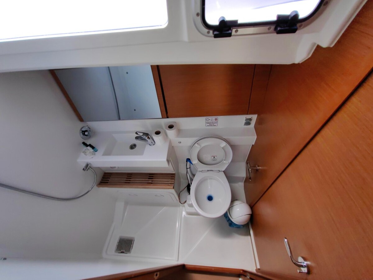 Sun Odyssey 440 Milky Way