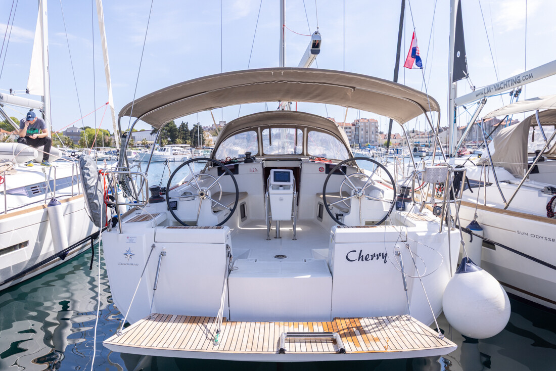 Sun Odyssey 449 Cherry