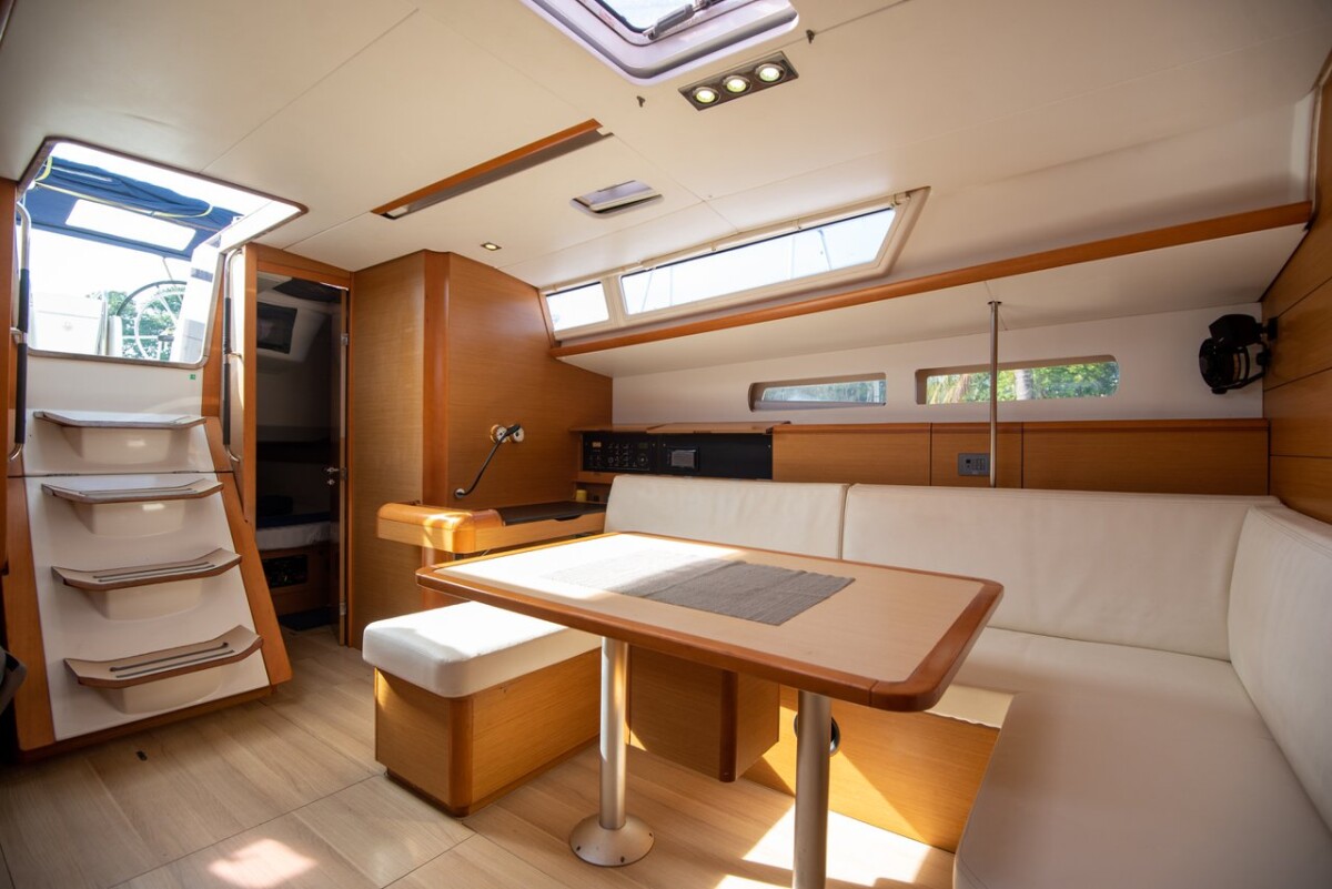 Sun Odyssey 469 Aurora Belle