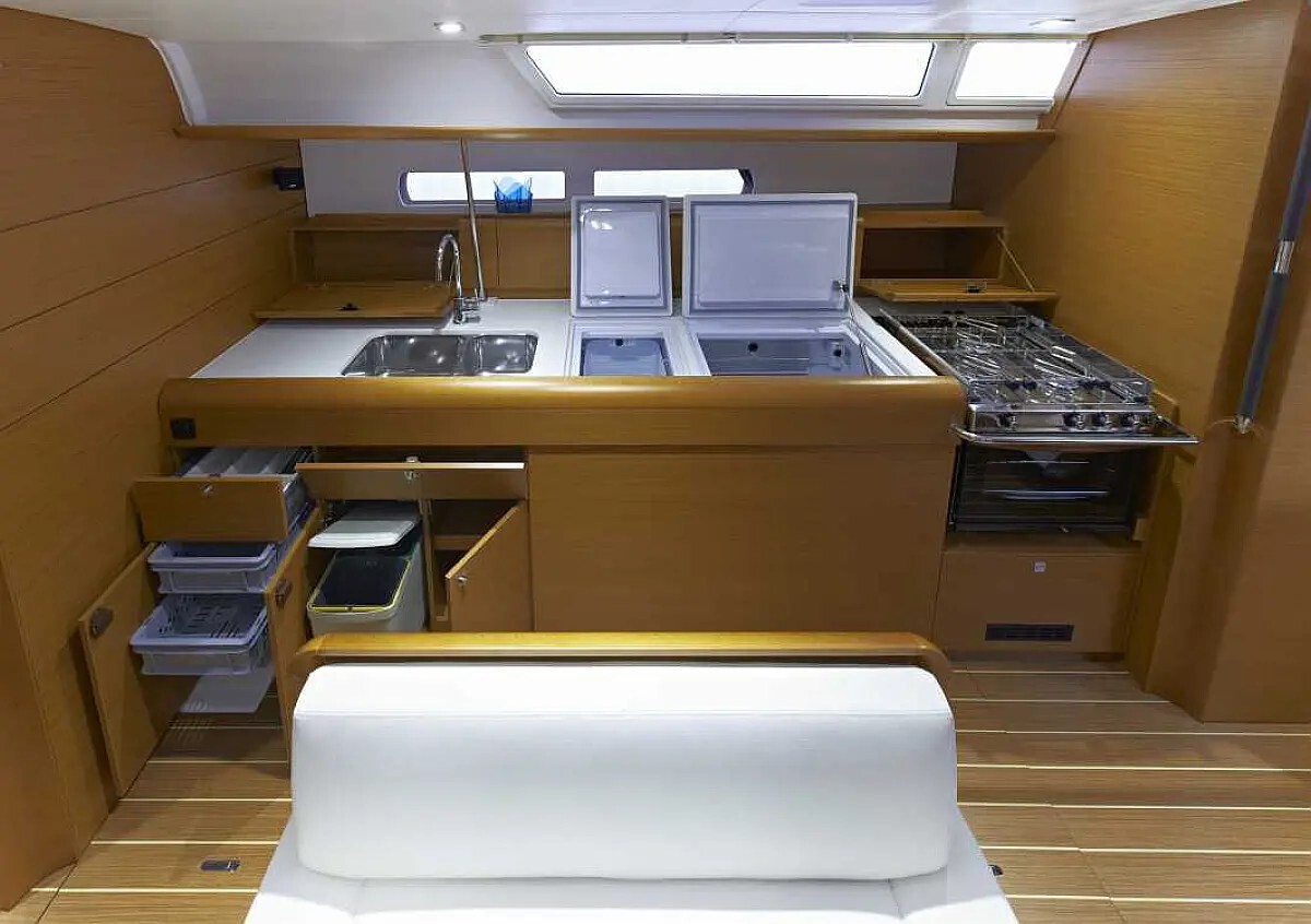 Sun Odyssey 479 Yolo