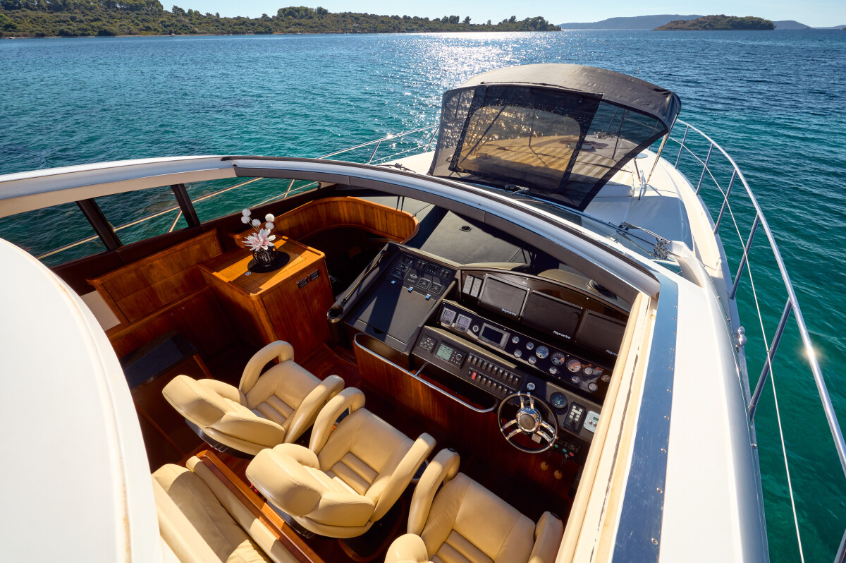 Sunseeker Predator 72 Ghost