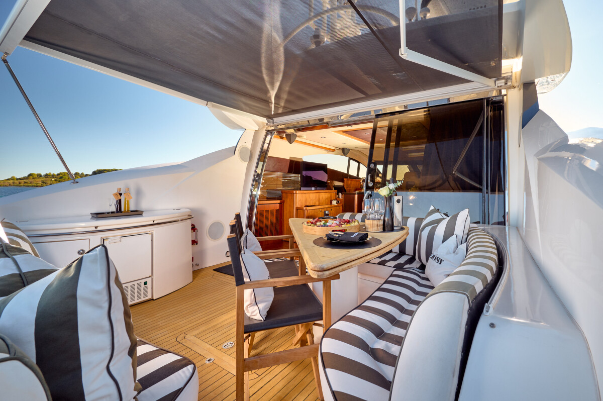 Sunseeker Predator 72 Ghost