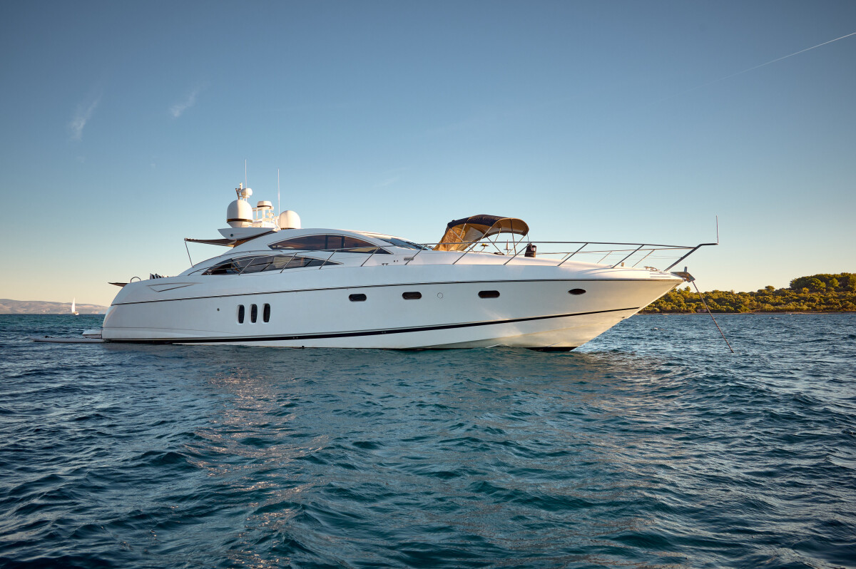 Sunseeker Predator 72 Ghost