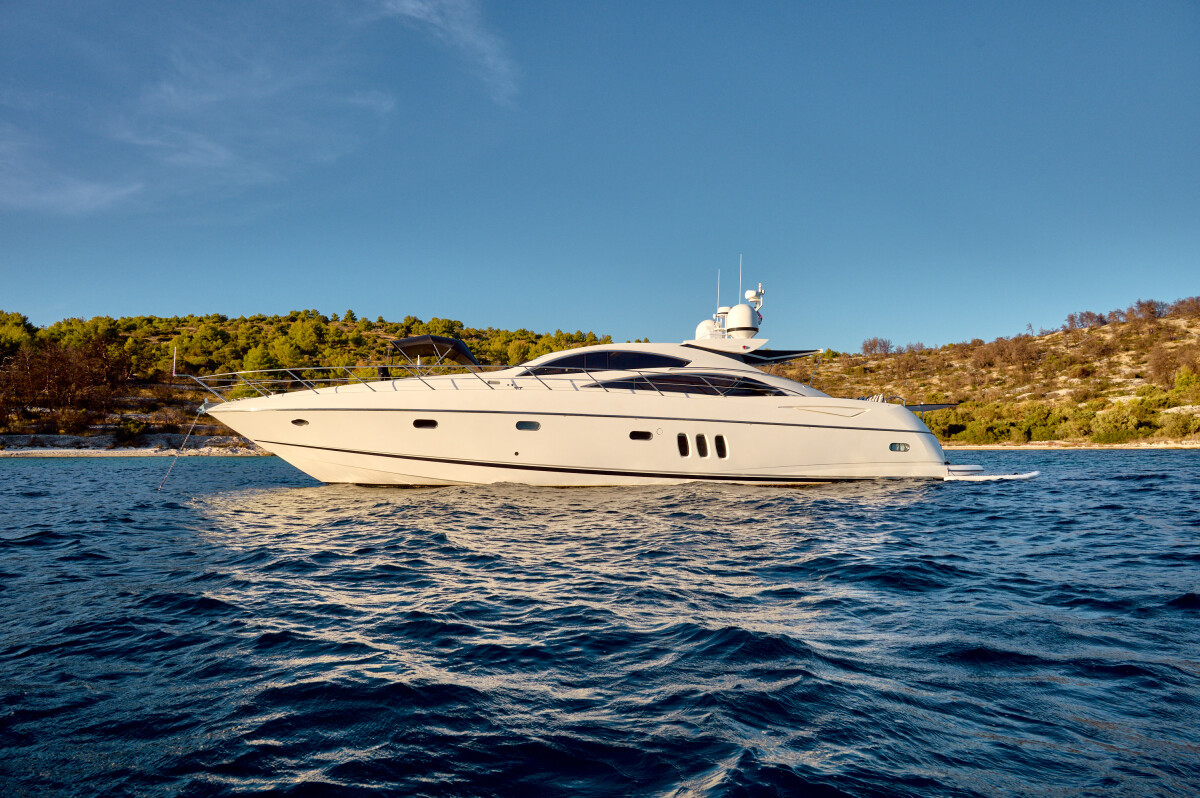 Sunseeker Predator 72 Ghost