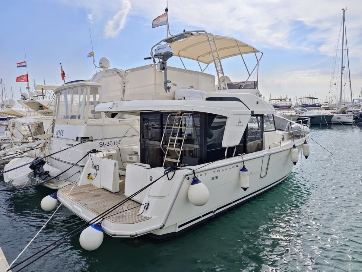 Swift Trawler 35 Kayci