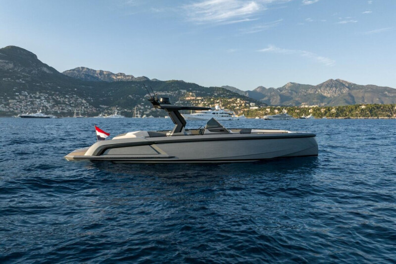 Vanquish VQ40 Goldfinger
